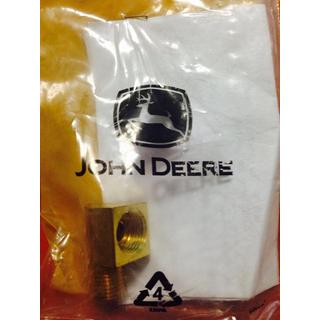 JOHN DEERE ELBOW FITTING - T11180